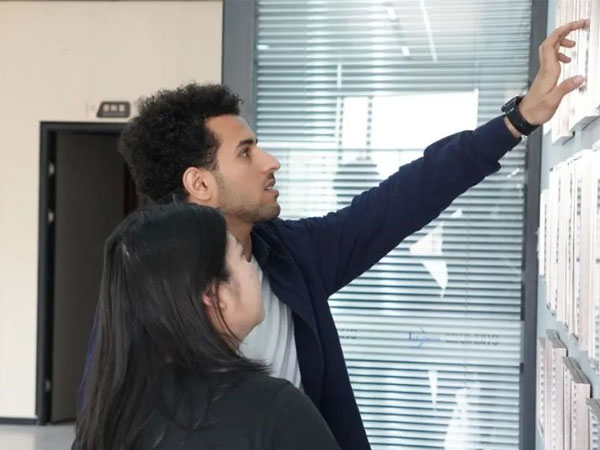 冰勛制冷熱烈歡迎也門(mén)Yousif不遠(yuǎn)萬(wàn)里前來(lái)參觀