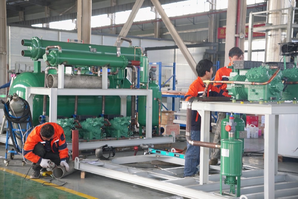 寒冬將至，冰勛制冷車間卻熱火朝天