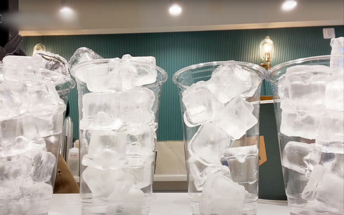 冰杯，把水凍成冰，入一個630億的局